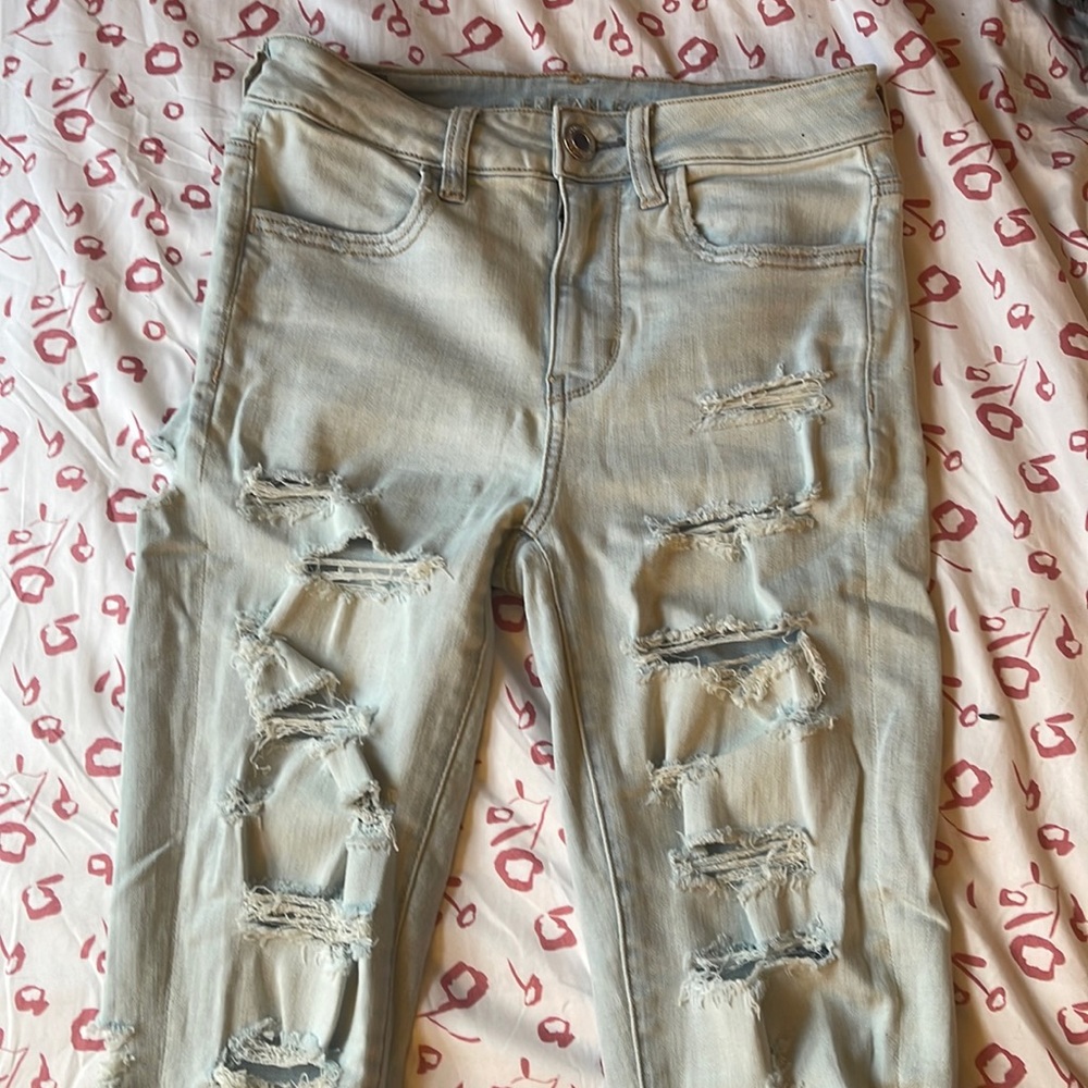 American Eagle Jeans Size: 2 Light Wash with Rips